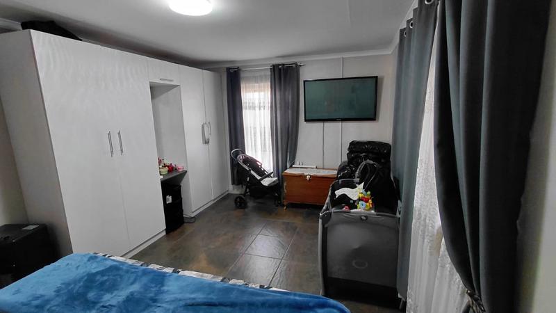 4 Bedroom Property for Sale in General Albertspark Gauteng