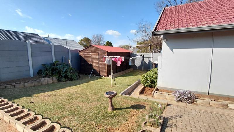 4 Bedroom Property for Sale in General Albertspark Gauteng