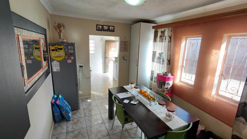 4 Bedroom Property for Sale in General Albertspark Gauteng