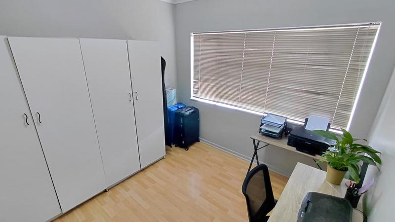 4 Bedroom Property for Sale in General Albertspark Gauteng