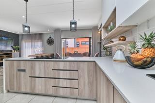 To Let 3 Bedroom Property for Rent in Barbeque Downs Gauteng