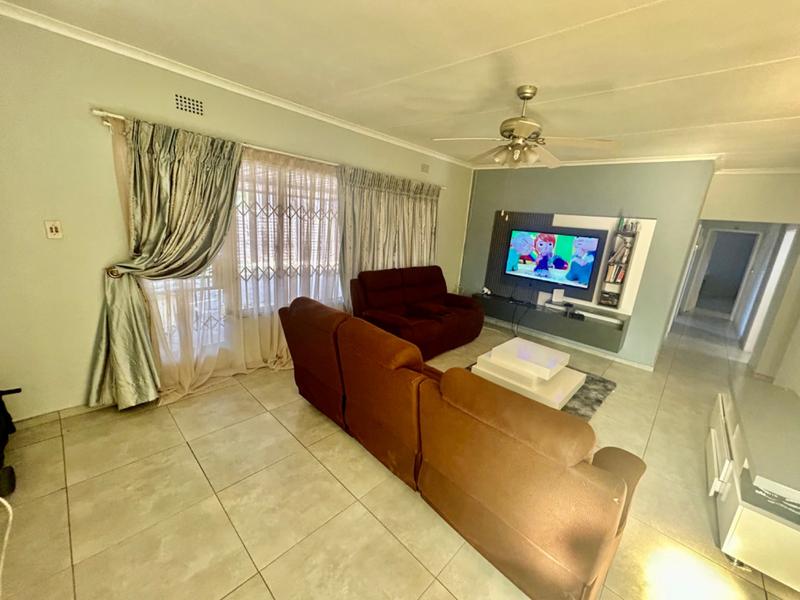 3 Bedroom Property for Sale in Vanderbijlpark Cw 6 Gauteng