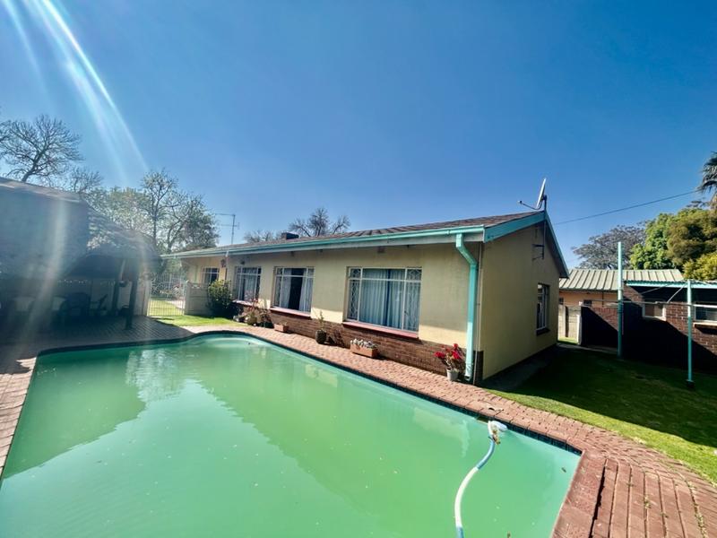 4 Bedroom Property for Sale in Vanderbijlpark SW 1 Gauteng