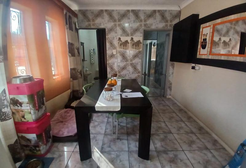4 Bedroom Property for Sale in General Albertspark Gauteng