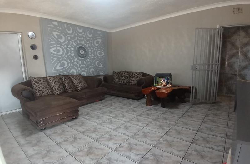 4 Bedroom Property for Sale in General Albertspark Gauteng
