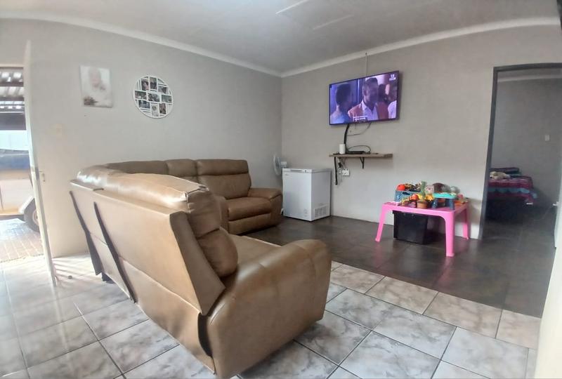 4 Bedroom Property for Sale in General Albertspark Gauteng