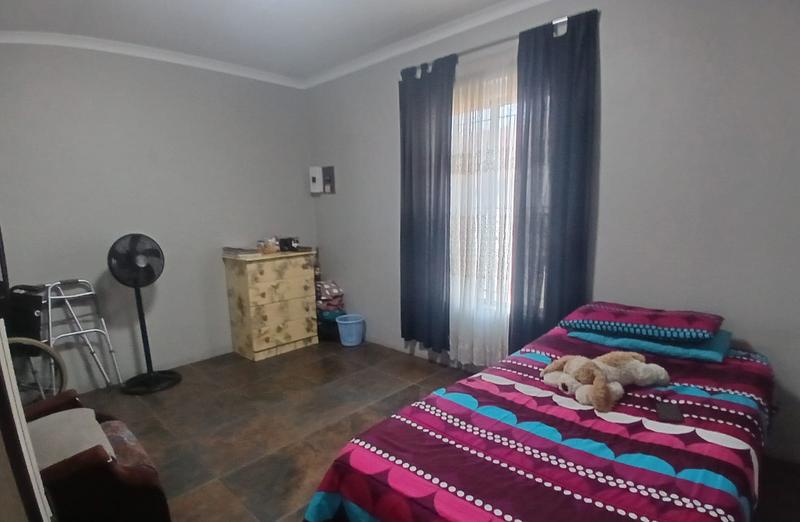 4 Bedroom Property for Sale in General Albertspark Gauteng