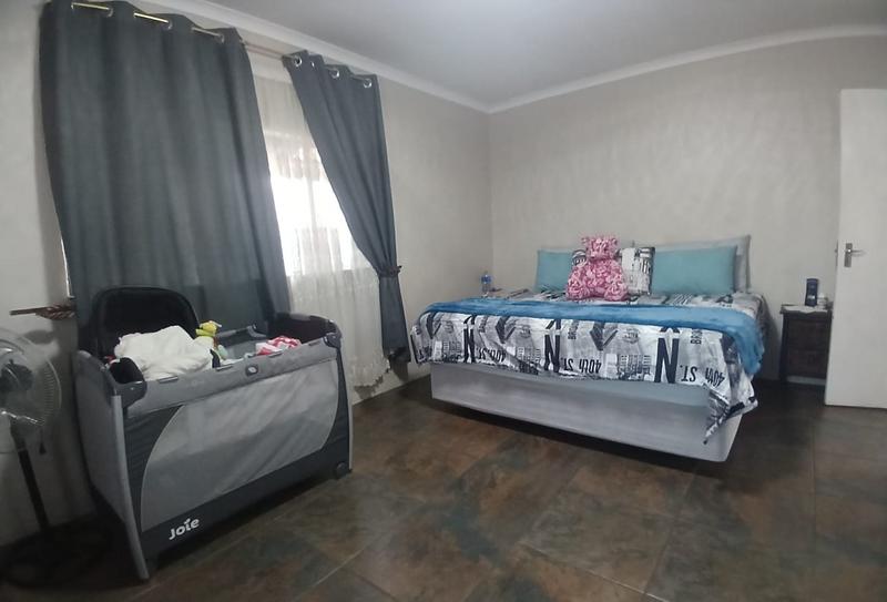 4 Bedroom Property for Sale in General Albertspark Gauteng
