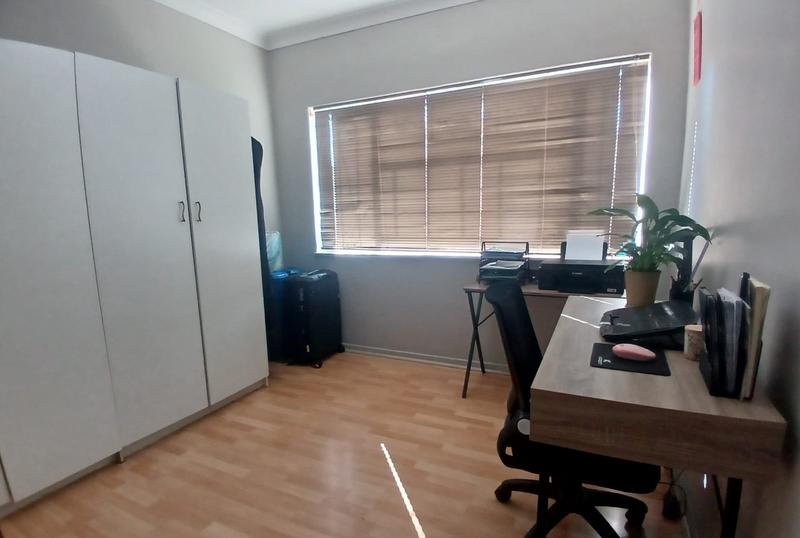 4 Bedroom Property for Sale in General Albertspark Gauteng