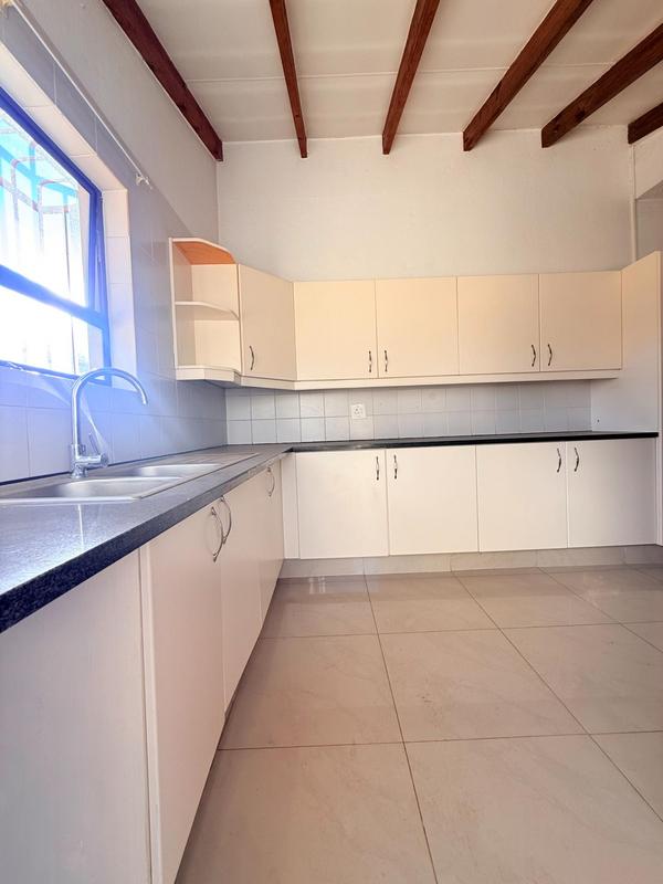 To Let 5 Bedroom Property for Rent in Woodmead Gauteng
