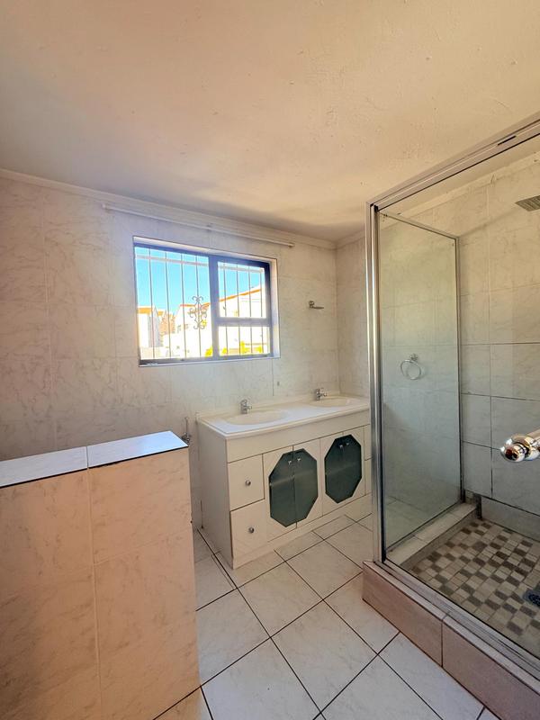 To Let 5 Bedroom Property for Rent in Woodmead Gauteng