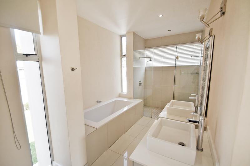 To Let 4 Bedroom Property for Rent in Sandown Gauteng
