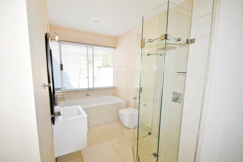 To Let 4 Bedroom Property for Rent in Sandown Gauteng