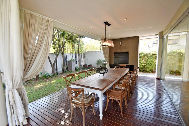 To Let 4 Bedroom Property for Rent in Sandown Gauteng