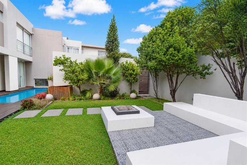 To Let 4 Bedroom Property for Rent in Sandown Gauteng