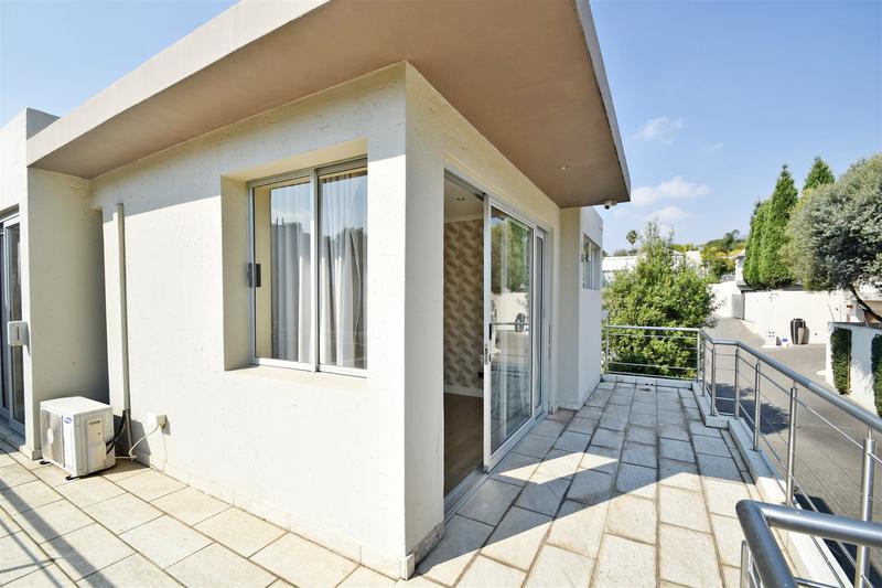 To Let 4 Bedroom Property for Rent in Sandown Gauteng