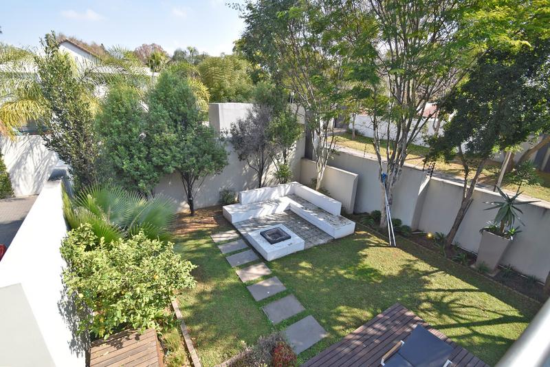 To Let 4 Bedroom Property for Rent in Sandown Gauteng