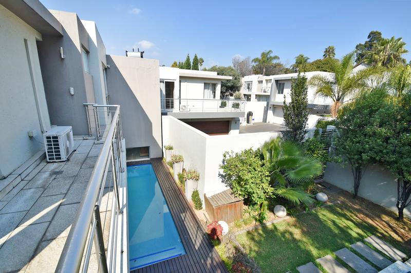 To Let 4 Bedroom Property for Rent in Sandown Gauteng