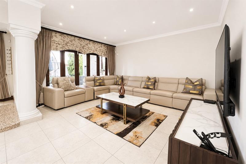 To Let 4 Bedroom Property for Rent in Sandown Gauteng