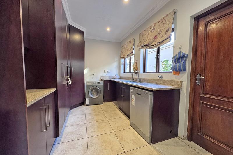 To Let 4 Bedroom Property for Rent in Sandown Gauteng