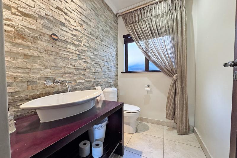 To Let 4 Bedroom Property for Rent in Sandown Gauteng