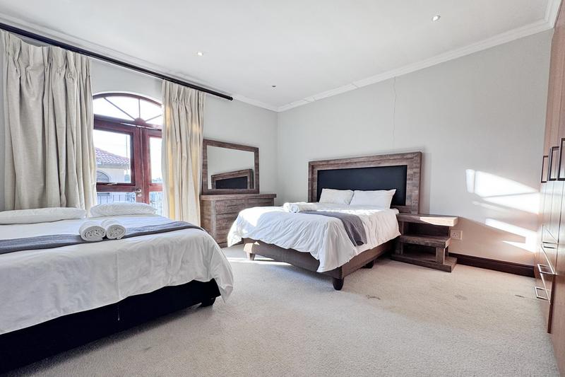 To Let 4 Bedroom Property for Rent in Sandown Gauteng
