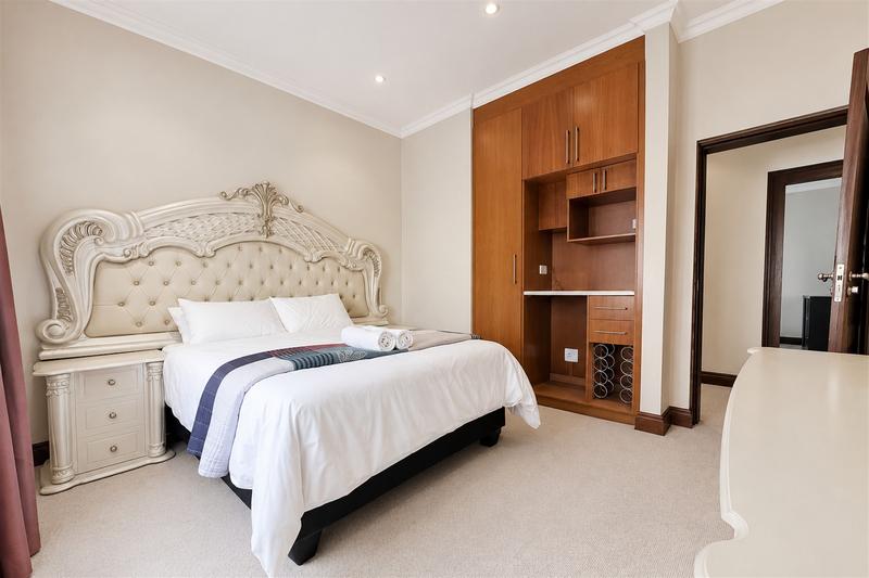 To Let 4 Bedroom Property for Rent in Sandown Gauteng