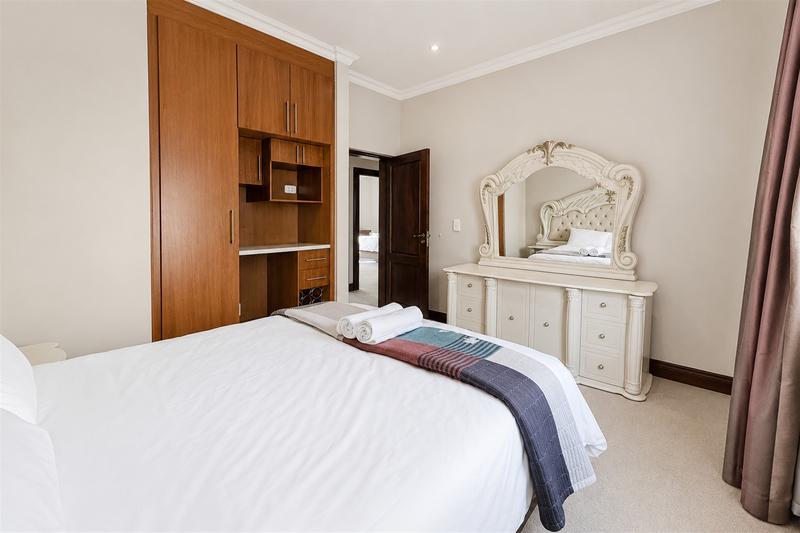 To Let 4 Bedroom Property for Rent in Sandown Gauteng