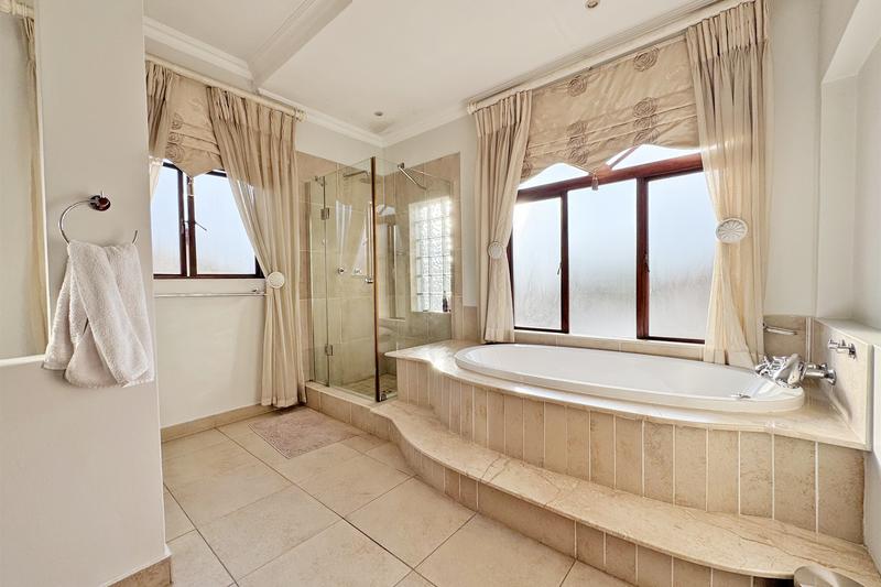 To Let 4 Bedroom Property for Rent in Sandown Gauteng