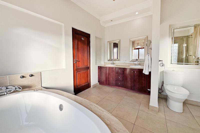 To Let 4 Bedroom Property for Rent in Sandown Gauteng