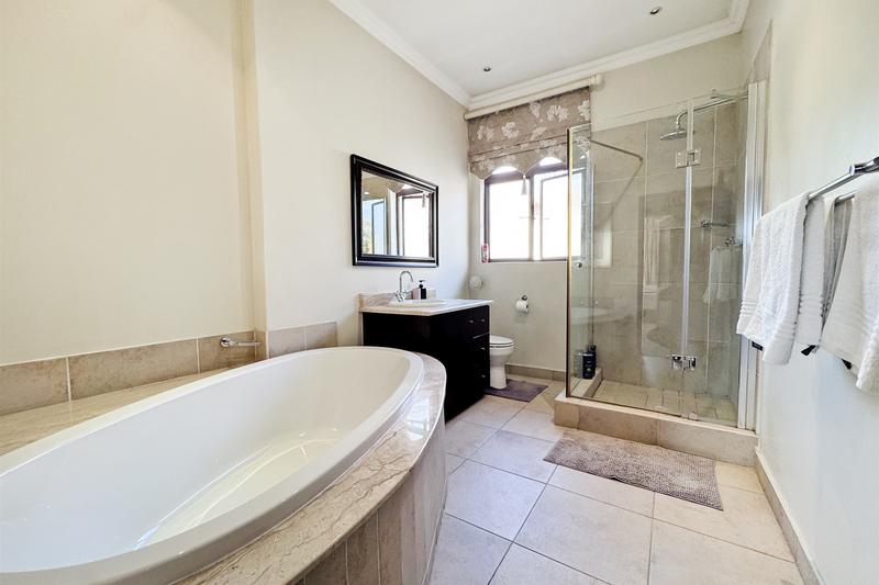 To Let 4 Bedroom Property for Rent in Sandown Gauteng