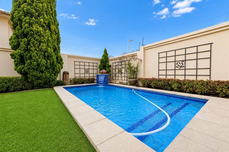 To Let 4 Bedroom Property for Rent in Sandown Gauteng