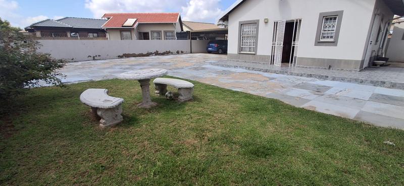 2 Bedroom Property for Sale in Aureus Gauteng