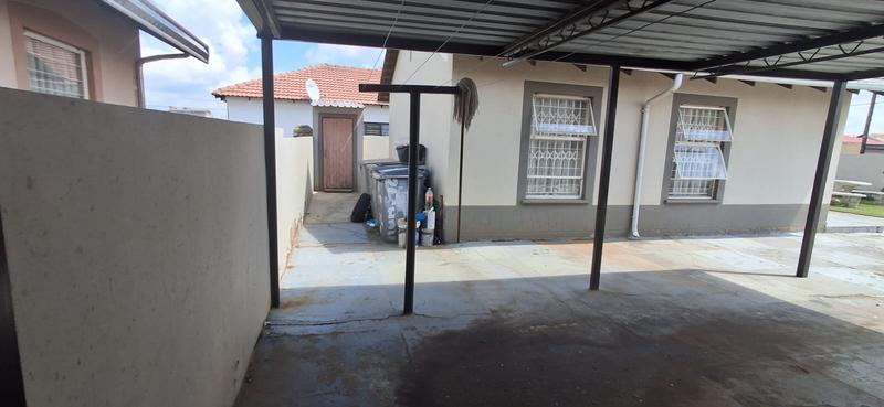2 Bedroom Property for Sale in Aureus Gauteng
