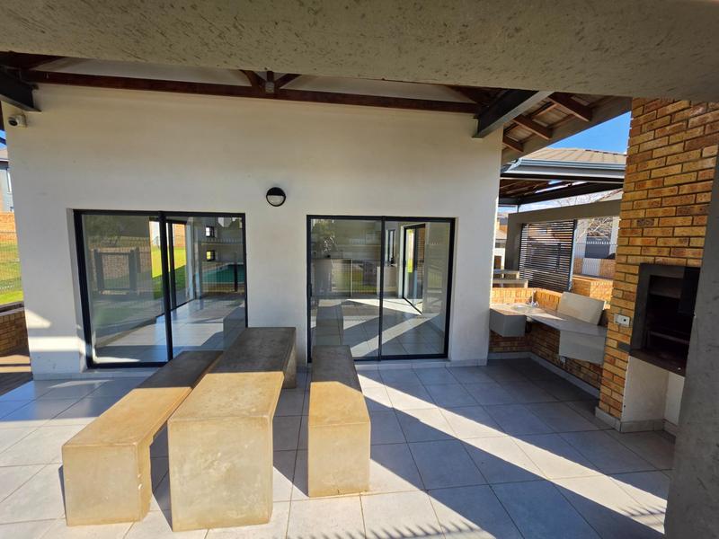 To Let 2 Bedroom Property for Rent in Amberfield Gauteng