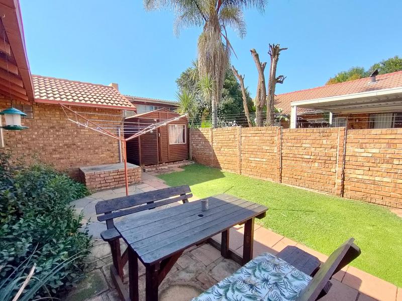 To Let 4 Bedroom Property for Rent in Rooihuiskraal North Gauteng