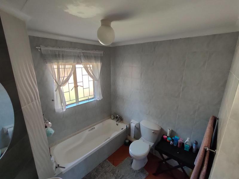 To Let 4 Bedroom Property for Rent in Rooihuiskraal North Gauteng