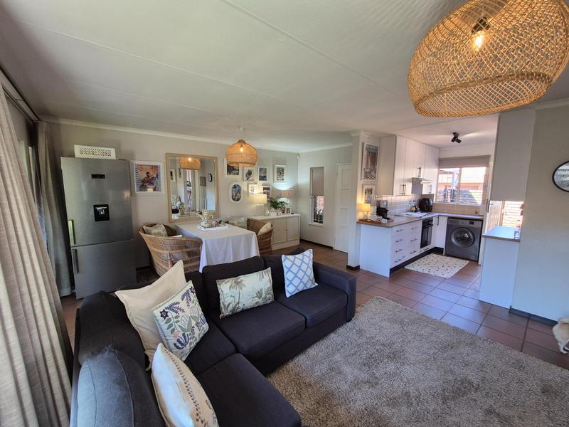 2 Bedroom Property for Sale in Pierre Van Ryneveld Gauteng