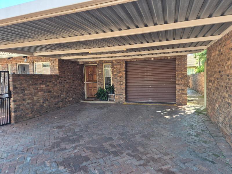 2 Bedroom Property for Sale in Pierre Van Ryneveld Gauteng