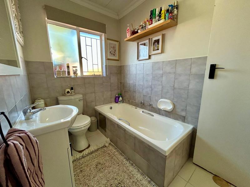 2 Bedroom Property for Sale in Pierre Van Ryneveld Gauteng
