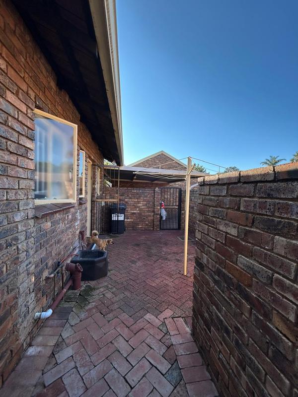 2 Bedroom Property for Sale in Pierre Van Ryneveld Gauteng