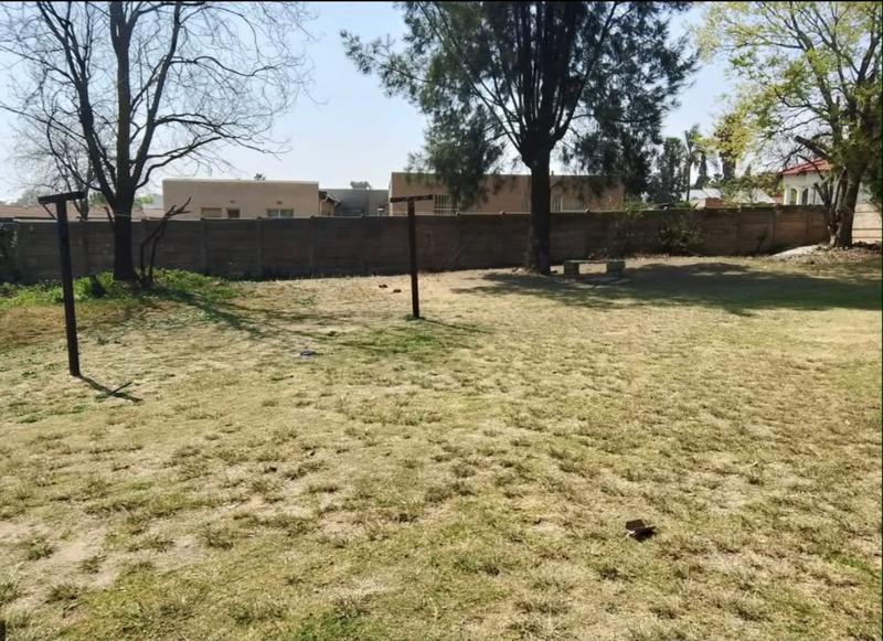 To Let 2 Bedroom Property for Rent in Crystal Park Gauteng