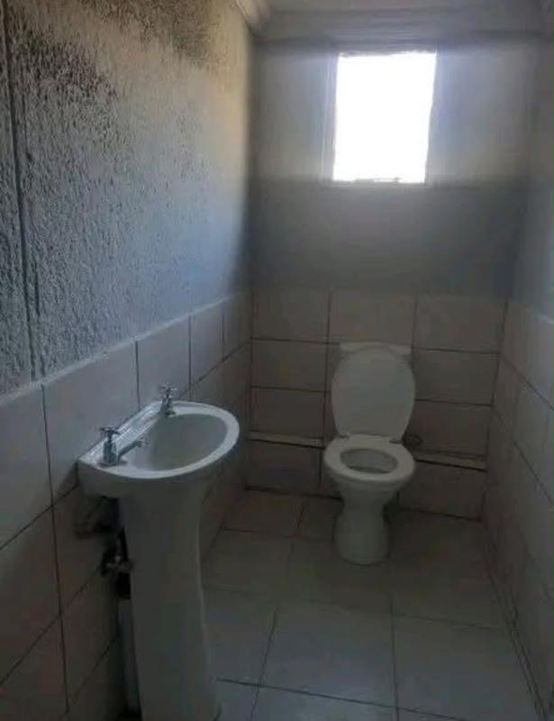 To Let 2 Bedroom Property for Rent in Crystal Park Gauteng