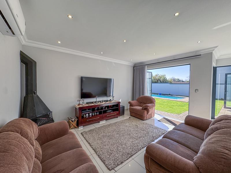 4 Bedroom Property for Sale in Midstream Ridge Gauteng