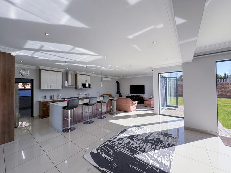 4 Bedroom Property for Sale in Midstream Ridge Gauteng