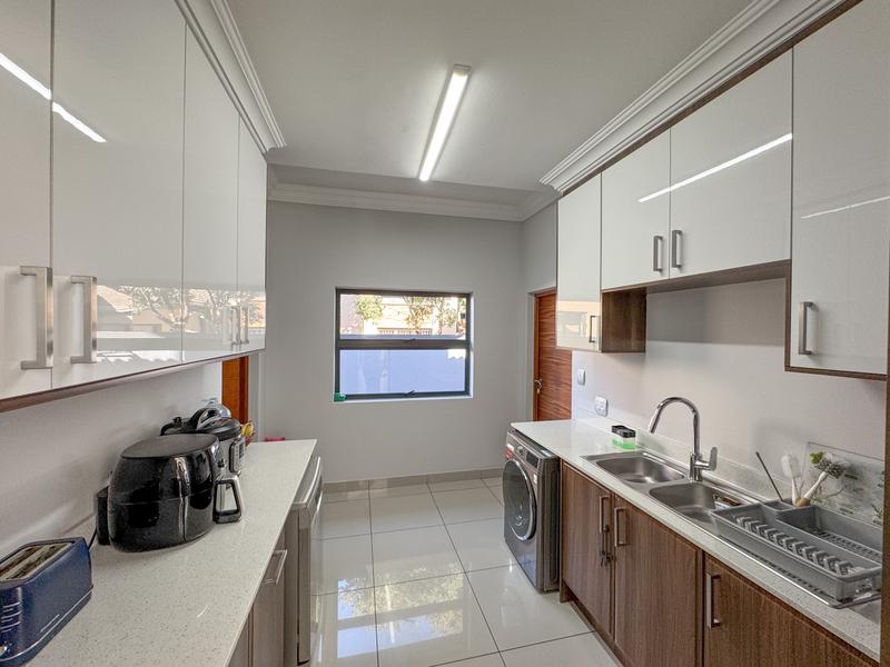 4 Bedroom Property for Sale in Midstream Ridge Gauteng