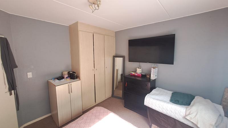 2 Bedroom Property for Sale in Klippoortjie Gauteng