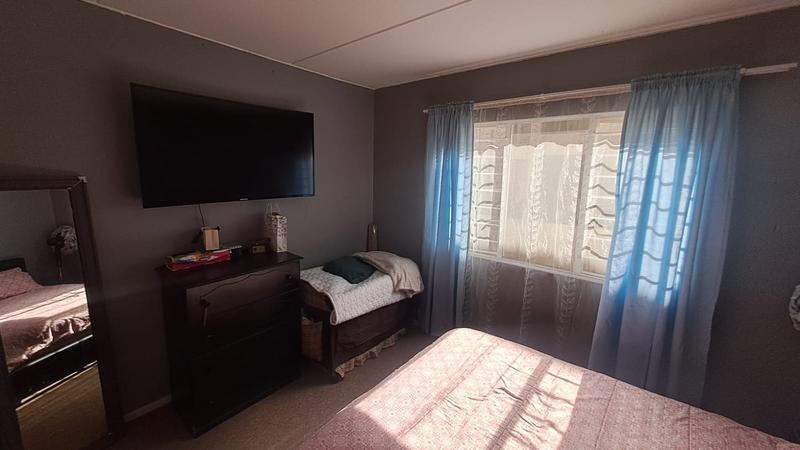 2 Bedroom Property for Sale in Klippoortjie Gauteng