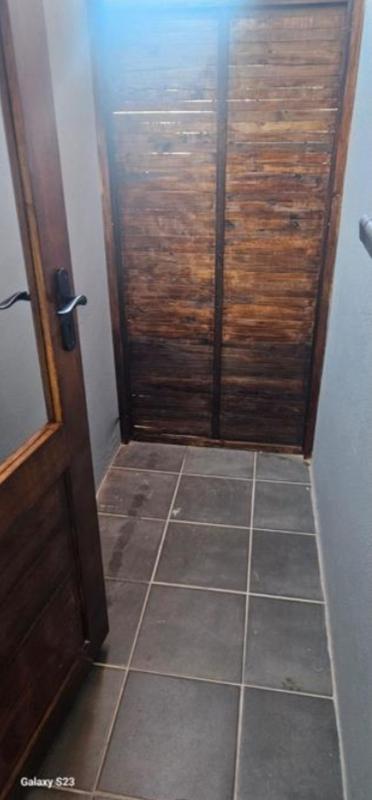 To Let 1 Bedroom Property for Rent in Waverley Gauteng