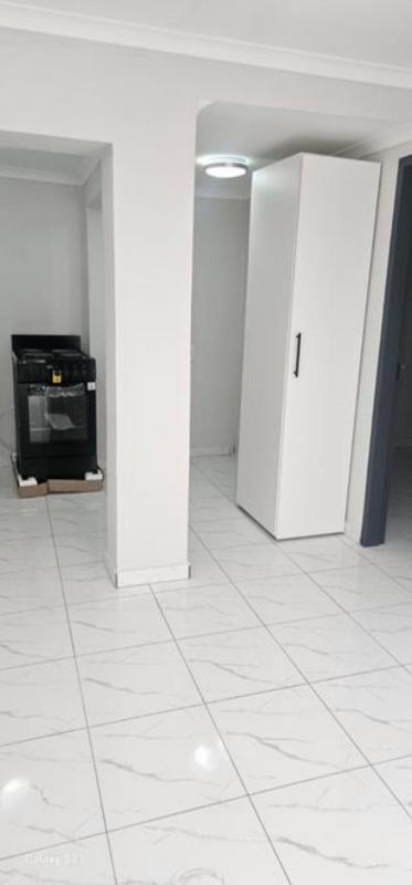 To Let 1 Bedroom Property for Rent in Waverley Gauteng